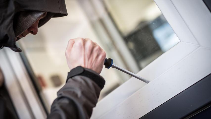 Zwei Einbrüche in Schulgebäude im Landkreis ERH – Polizei bittet um Hinweise Zwei Einbrüche in Schulgebäude im Landkreis ERH – Polizei bittet um Hinweise