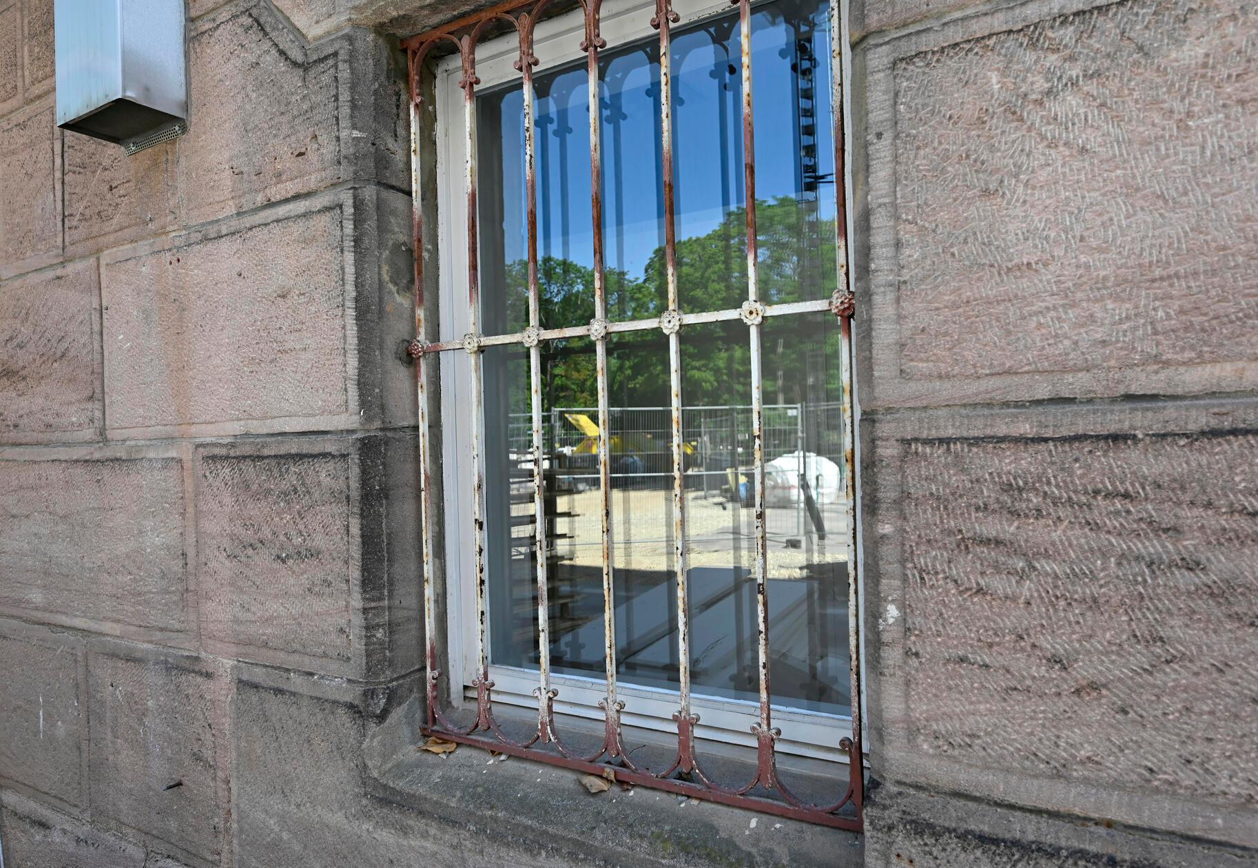 Erlangen:  Führung durch die verbliebenen reste de