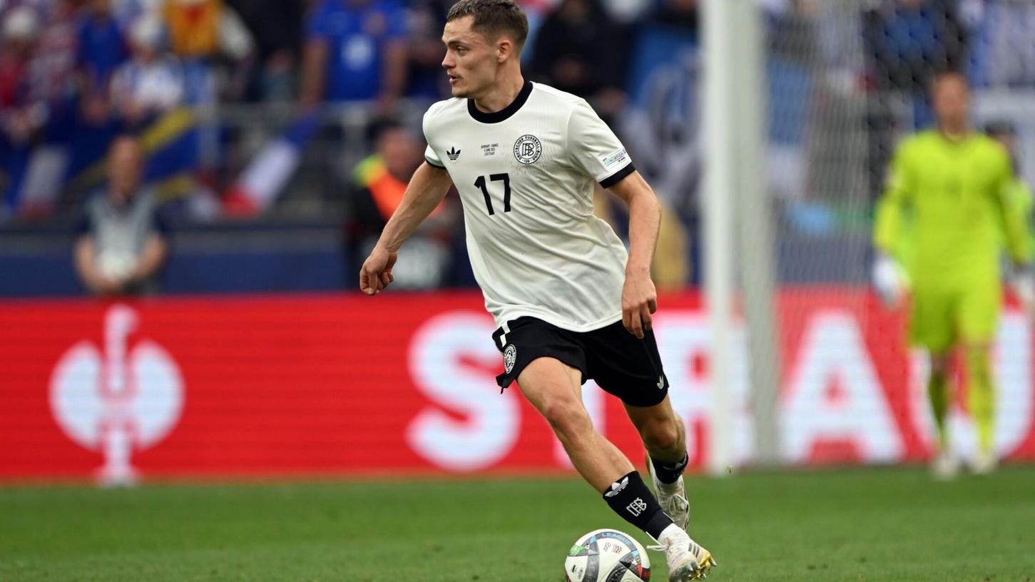 Vor dem Medizincheck in Liverpool: Der deutsche Nationalspieler Florian Wirtz. Vor dem Medizincheck in Liverpool: Der deutsche Nationalspieler Florian Wirtz.