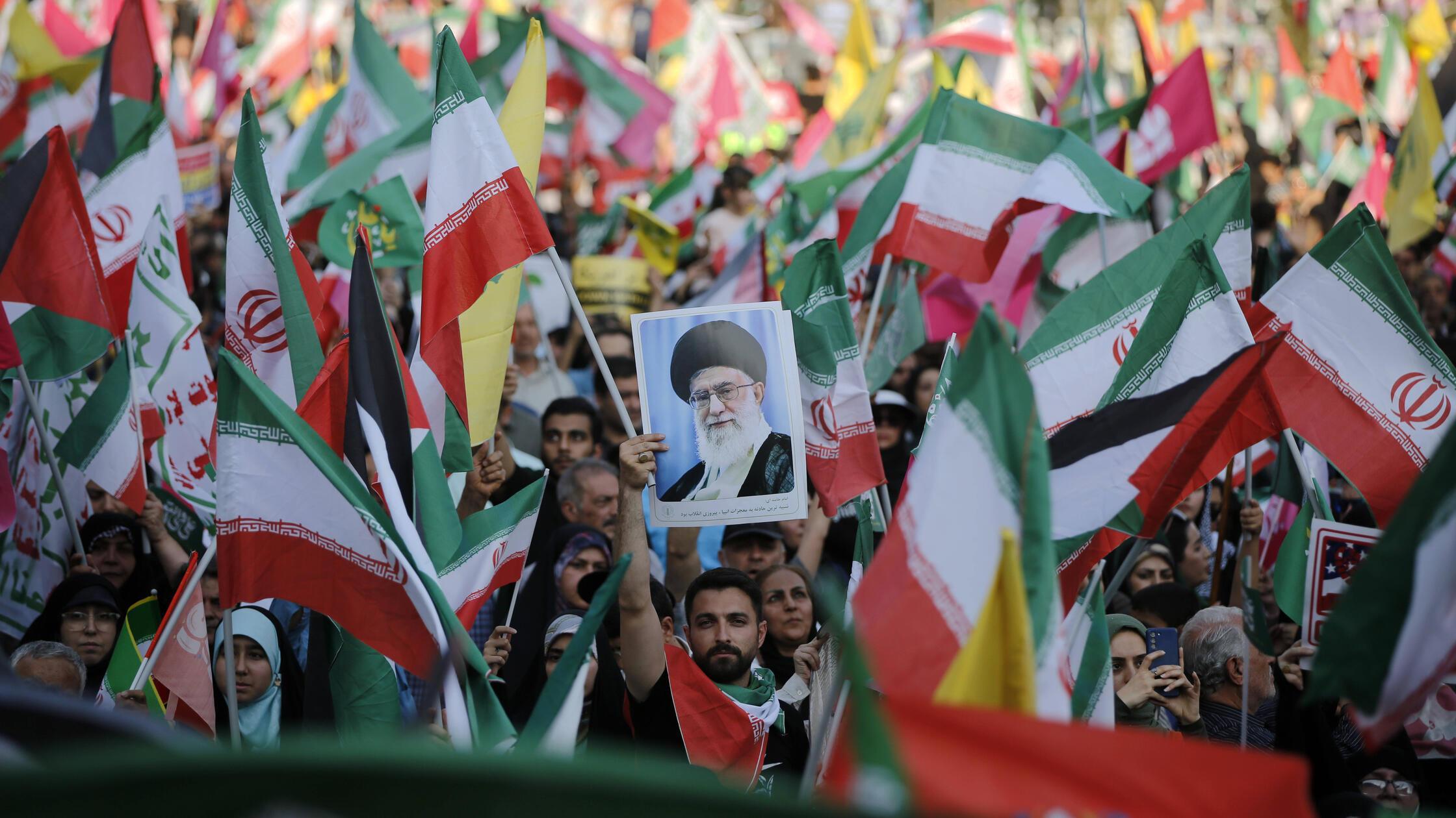 Wie Iranerinnen und Iraner aus der Region Nürnberg auf den Krieg und ...