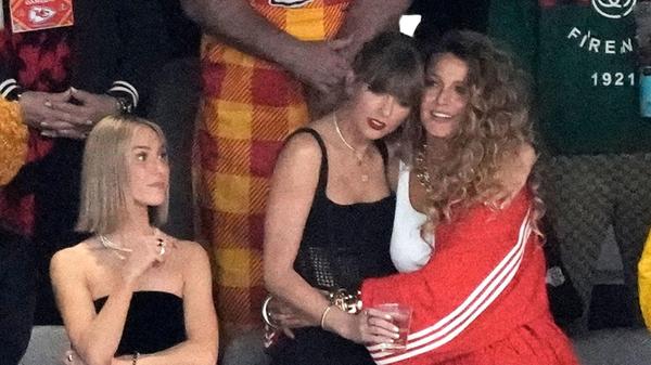 Taylor Swift und Blake Lively2427.jpg