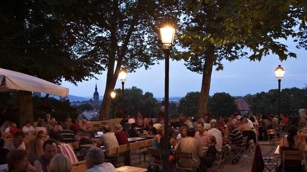 Platz 12: Der Spezial-Keller liegt an der Spitze von Bamberg. Im Sommer treffen sich dort Einheimische und Touristen, um in dem großen Biergarten kühles Bier und fränkische Gerichte, wie Schäuferla, Leberkäs, Wurstsalat oder Rahmegerlinge zu genießen.