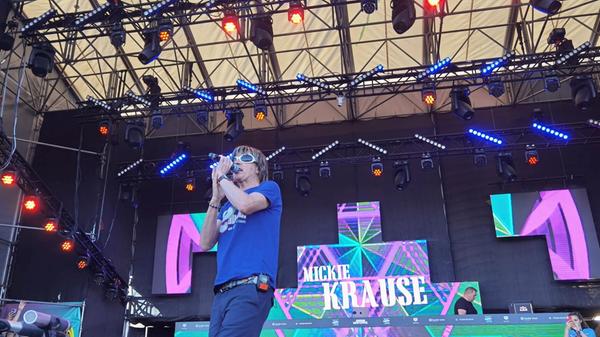 Geschuldet ist seine Popularität sicher auch einigen Fernseh-Auftritten: 2014 wirkte Krause in der deutschen Koch-Castingshow Hell’s Kitchen (Sat.1) mit. Im März 2015 nahm er im „Deutschland 2“-4er-Wok von Elton an der TV Total Wok-WM teil. 2021 war er auch in der 14. Staffel von Let’s Dance zu sehen.