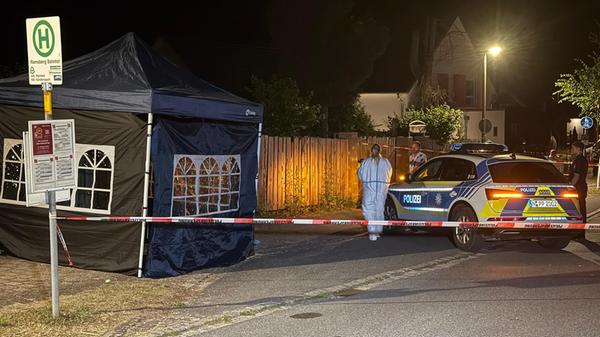 Streitgespräch unter zwei Gruppen von Jugendlichen