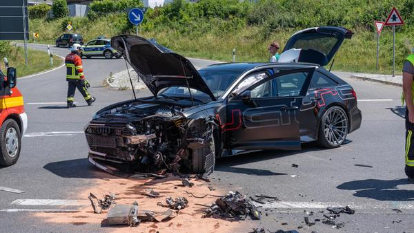 Auf der Staatsstraße 2190 an der Autobahnauffahrt