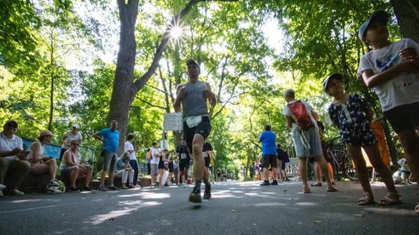 Kidsmarathon,, Jugendmarathon, 4,2 km Lauf und Nordic Walking, am Samstag, am Sonntag Marathon, Halbmarathon und 10km-Volkslauf.