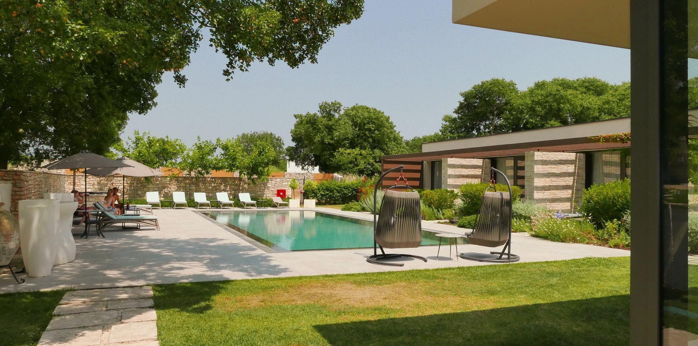 Das San Tommaso hat auch ein kleines Hotel - hier der Pool.