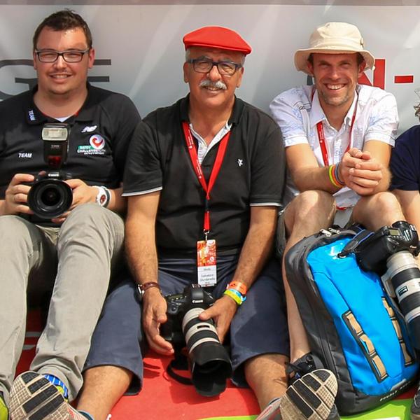 Im Kreise von Kollegen fühlt sich Triathlon-Legend
