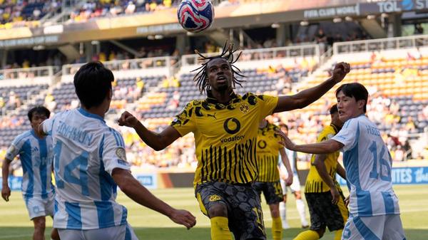 Borussia Dortmund - Ulsan HD1001.jpg
