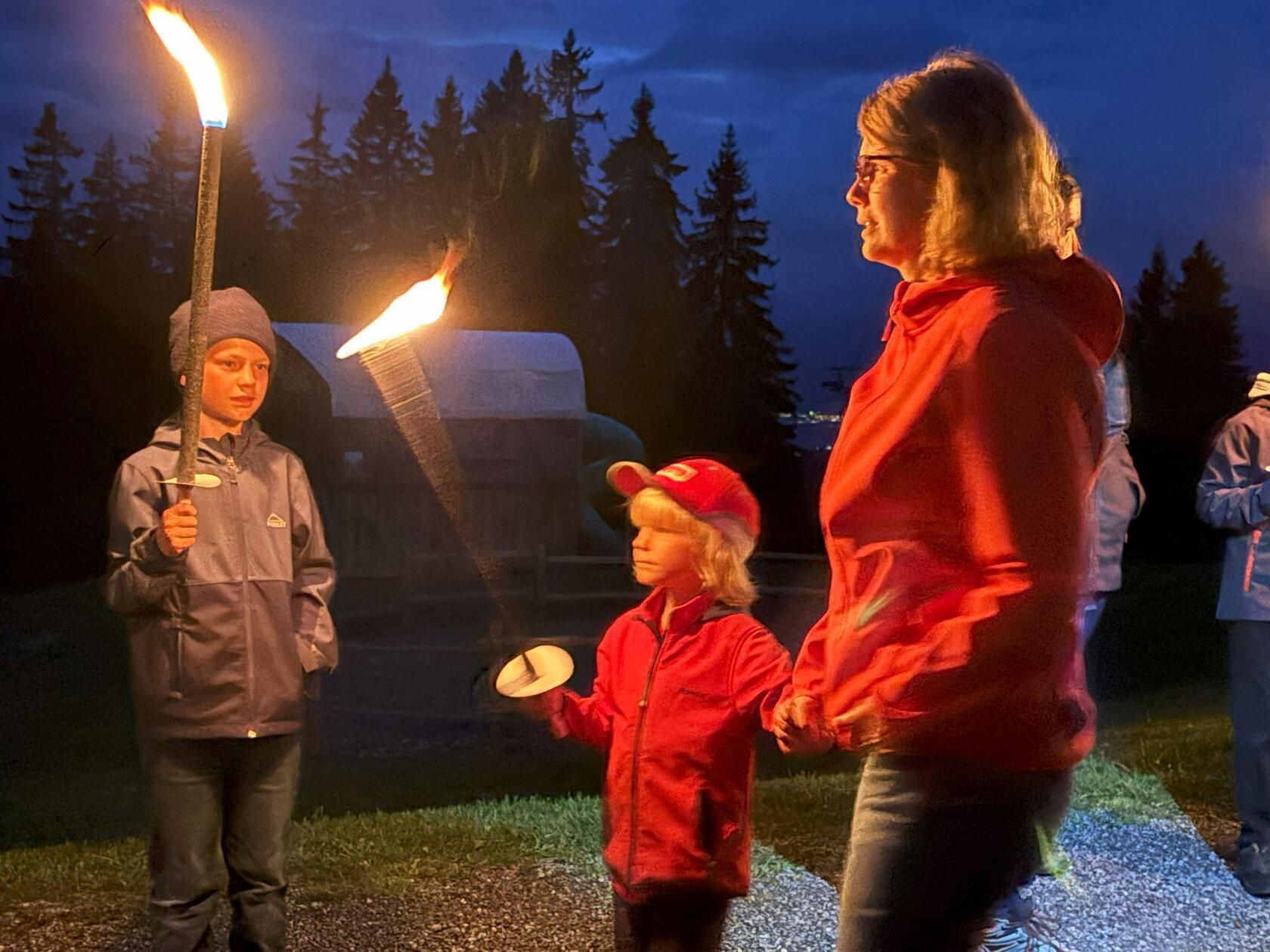 Zurück in den Bergen, geht es abends noch zur Fackelwanderung.