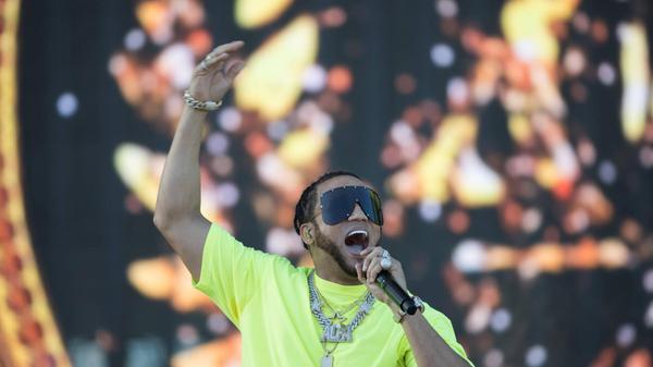 Das Latin Airport Festival findet am Samstag, 5. Juli, das sechste Mal am Nürnberger Flughafen statt. Bei dem Open Air kommen Fans von Reggaeton und Latin voll auf ihre Kosten. Heuer führt der aus der Dominikanischen Republik stammende Rapper El Alfa das Line-up an. Beginn: 13.30 Uhr.