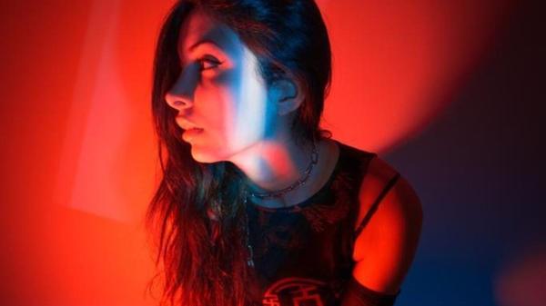 Großes Musikereignis auf Gut Wolfgangshof bei Anwanden. Das XOXO Festival steigt am Samstag, 5. Juli. Von 14 bis 4 Uhr versorgen 21 Artists auf drei Bühnen das Volk mit verschiedenen elektronischen Sounds. Zu den Headlinern des Open Airs zählt unter anderem Cara Elizabeth (Foto).