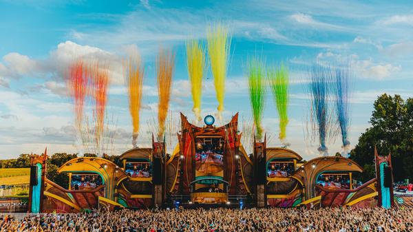 Das Open Beatz Festival ist das größte Festival für elektronische Musik in Franken. Jahr für Jahr sind hier zehntausende Musikfans am Tanzen. Heuer steigt das Fest von Freitag, 27., bis Sonntag, 29. Juli, wie gehabt in Puschendorf bei Herzogenaurach. Zur Verfügung stehen dem Publikum insgesamt sieben aufwändig gestaltete Areas.