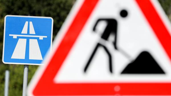 ARCHIV - 18.07.2019, Sachsen, Borna: Ein Schild we