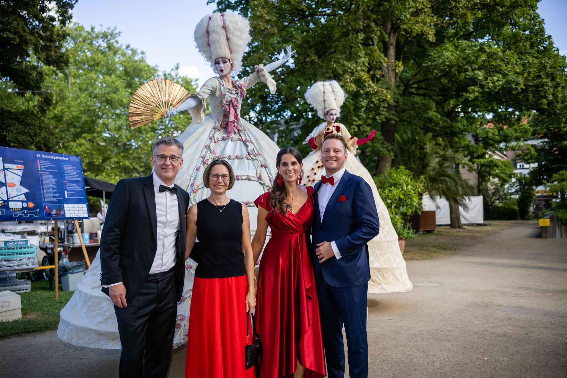 Der Ball der Friedrich-Alexander-Universität Erlangen-Nürnberg gilt als eines der schönsten und größten Gartenfeste Europas.