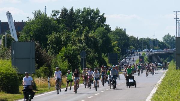 Gemeinsam wollten sie mit ihrer Demo "Norisbiking" über den Ausbau des Frankenschnellwegs und dessen Auswirkungen auf Anwohner und die Stadtbevölkerung informieren.