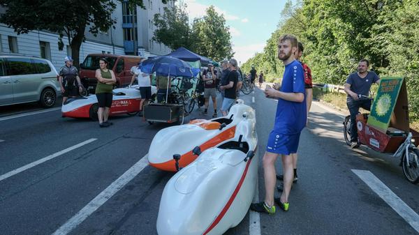 Andere wiederum im Velomobil.