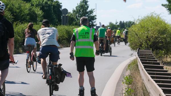Am Samstag sind zahllose Radfahrer für eine Demo über den Frankenschnellweg geradelt. Die wichtige Verkehrsader war deshalb stundenlang lahmgelegt. Wir haben die Bilder der Aktion.