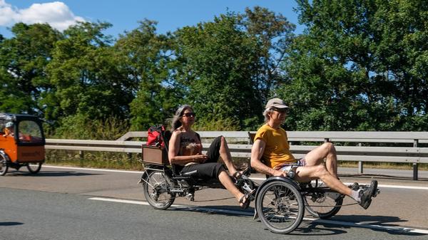 Am Samstag sind zahllose Radfahrer für eine Demo über den Frankenschnellweg geradelt. Die wichtige Verkehrsader war deshalb stundenlang lahmgelegt. Wir haben die Bilder der Aktion.
