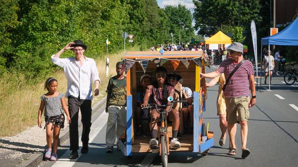 Am Samstag sind zahllose Radfahrer für eine Demo über den Frankenschnellweg geradelt. Die wichtige Verkehrsader war deshalb stundenlang lahmgelegt. Wir haben die Bilder der Aktion.