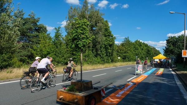 Am Samstag sind zahllose Radfahrer für eine Demo über den Frankenschnellweg geradelt. Die wichtige Verkehrsader war deshalb stundenlang lahmgelegt. Wir haben die Bilder der Aktion.