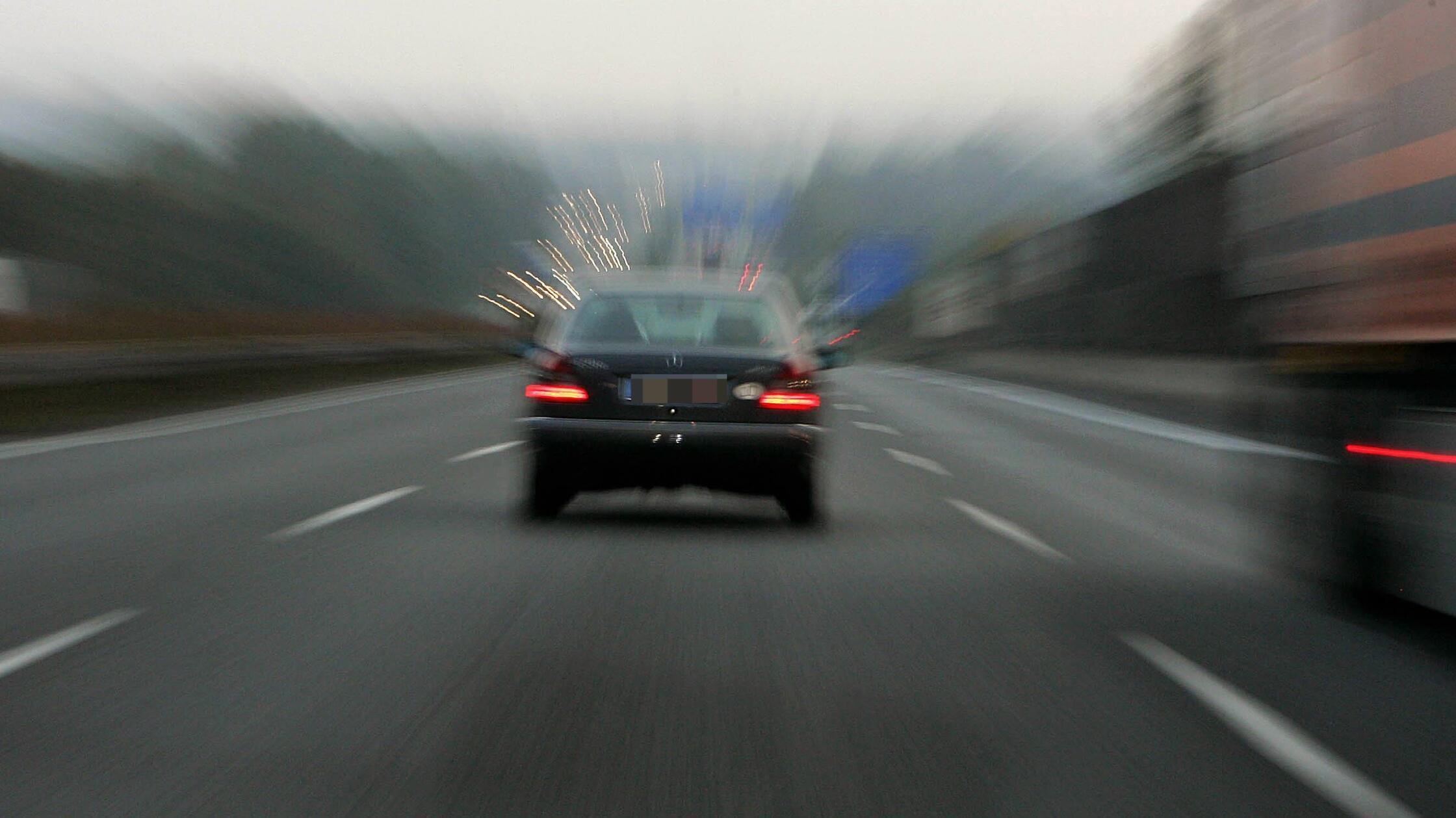 Alkoholfahrt auf A6 bei Schwabach: Autofahrer schlittert quer &uuml;ber ...