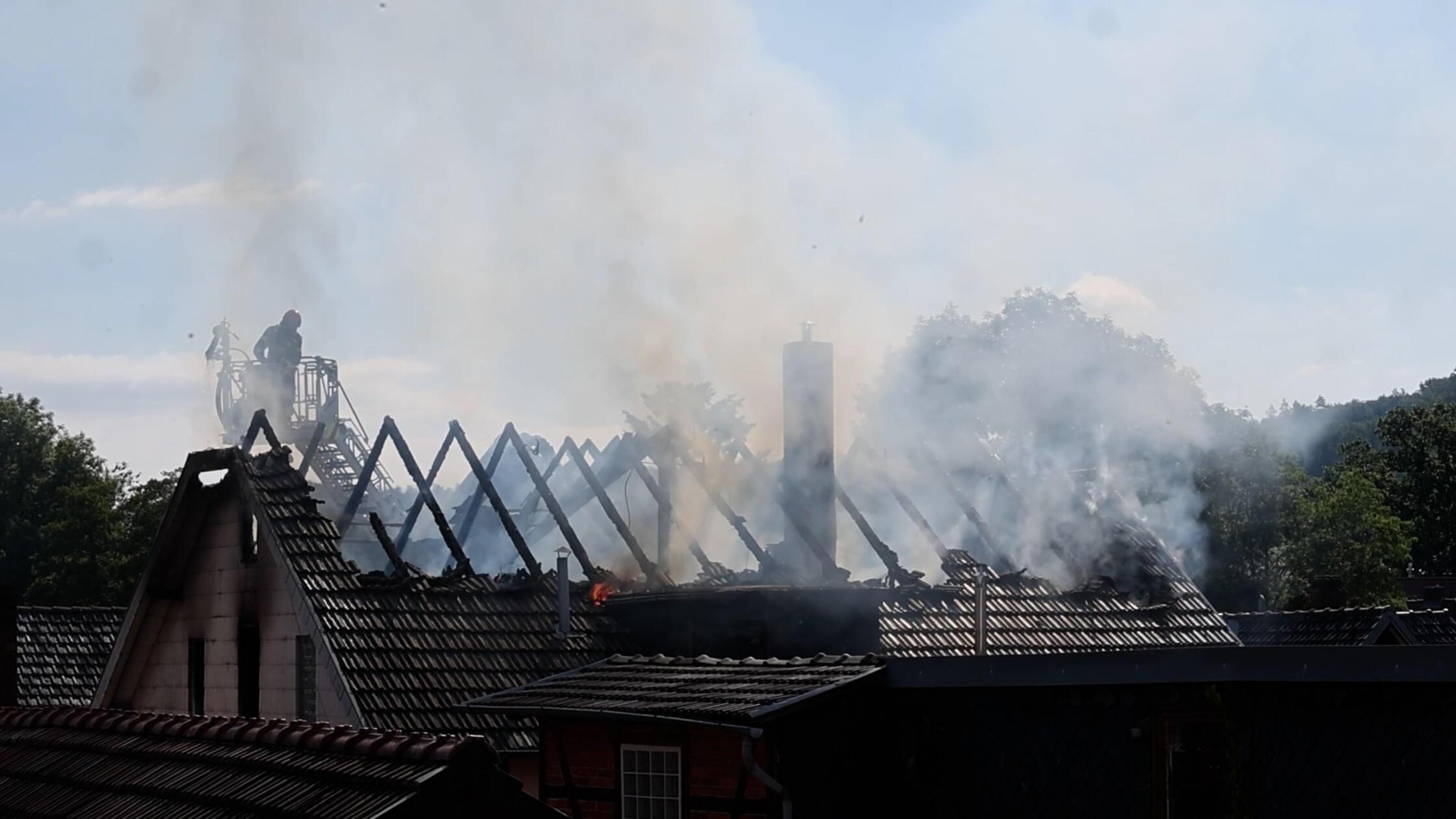 Explosion reiÃŸt Bewohner aus dem Schlaf: Mehrfami