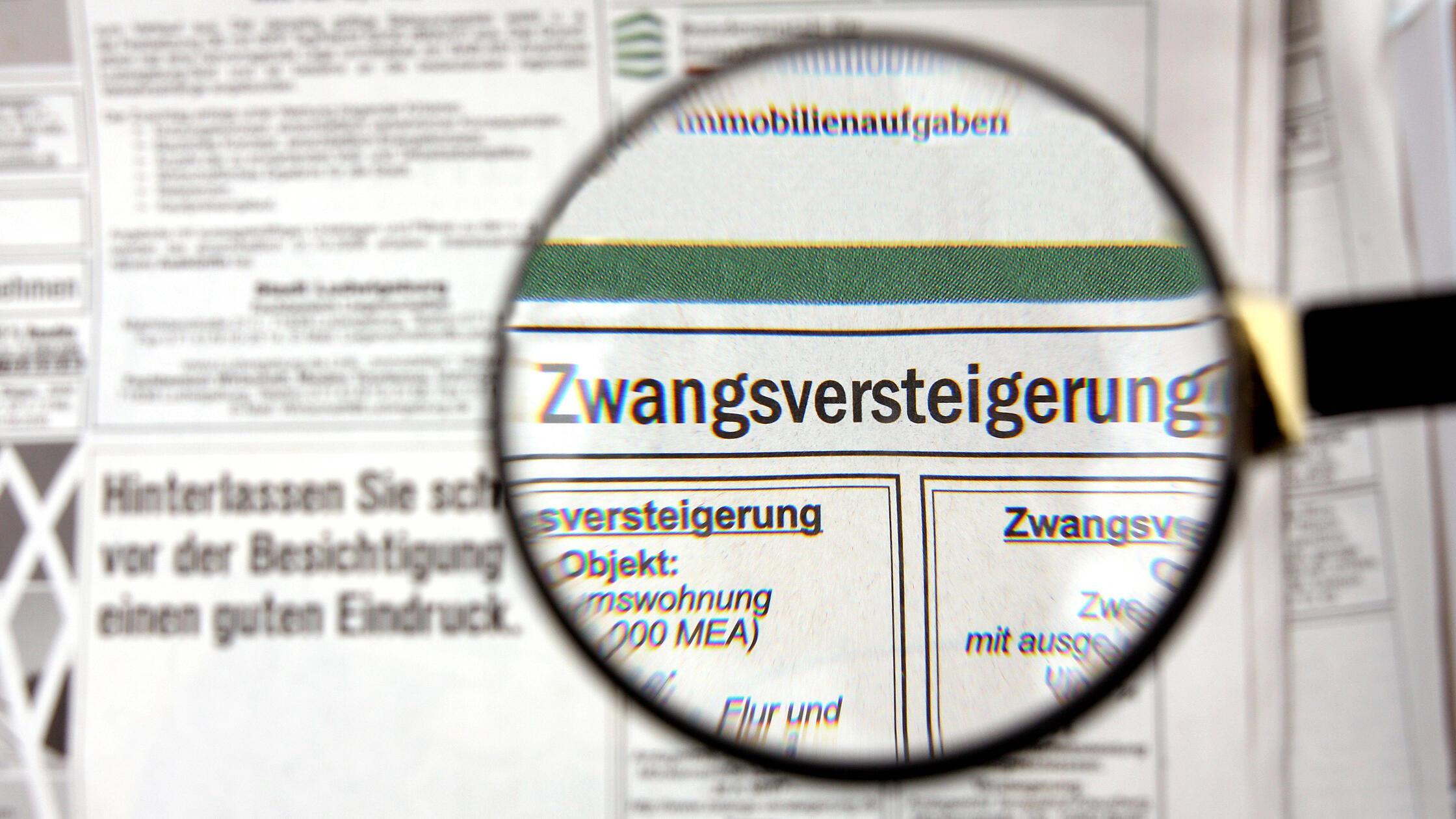 Zwangsversteigerung in einer Zeitung vergroessert 