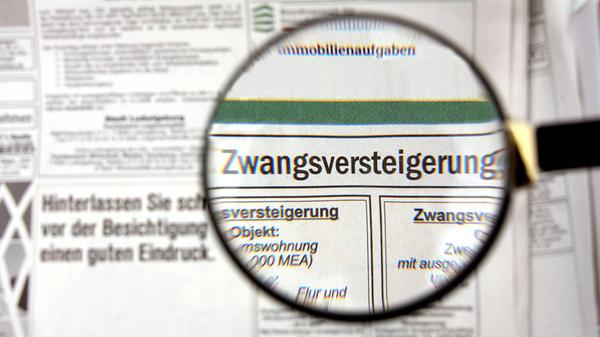 Zwangsversteigerung in einer Zeitung vergroessert