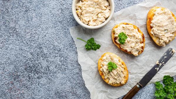 Sandwiches mit Lachspastete