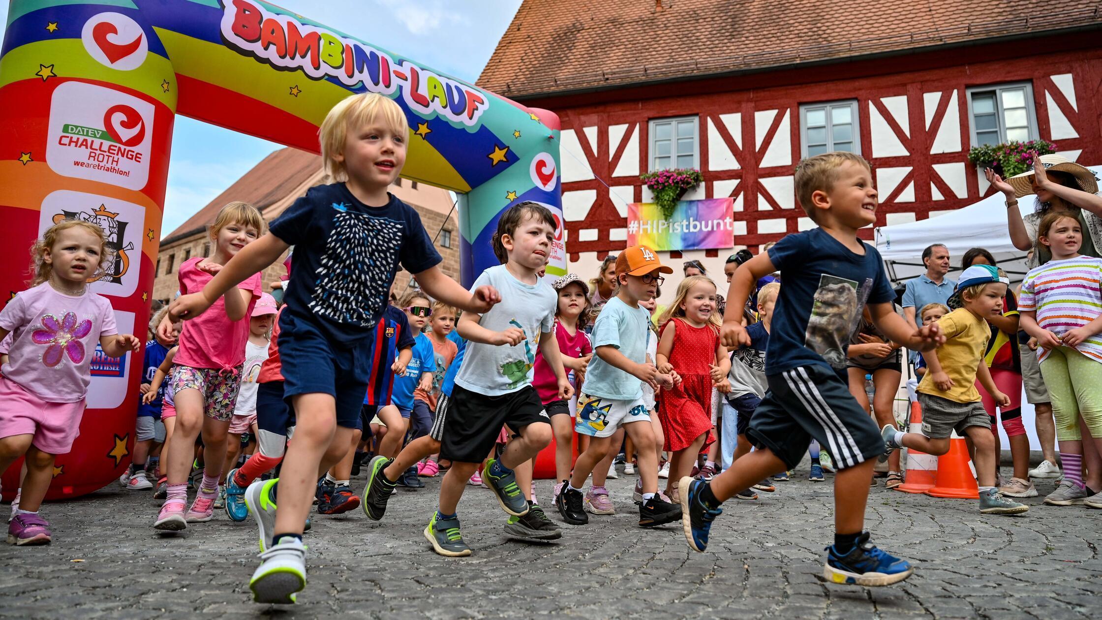 Kindlicher Challenge-Auftakt: Jede Menge Mädchen u