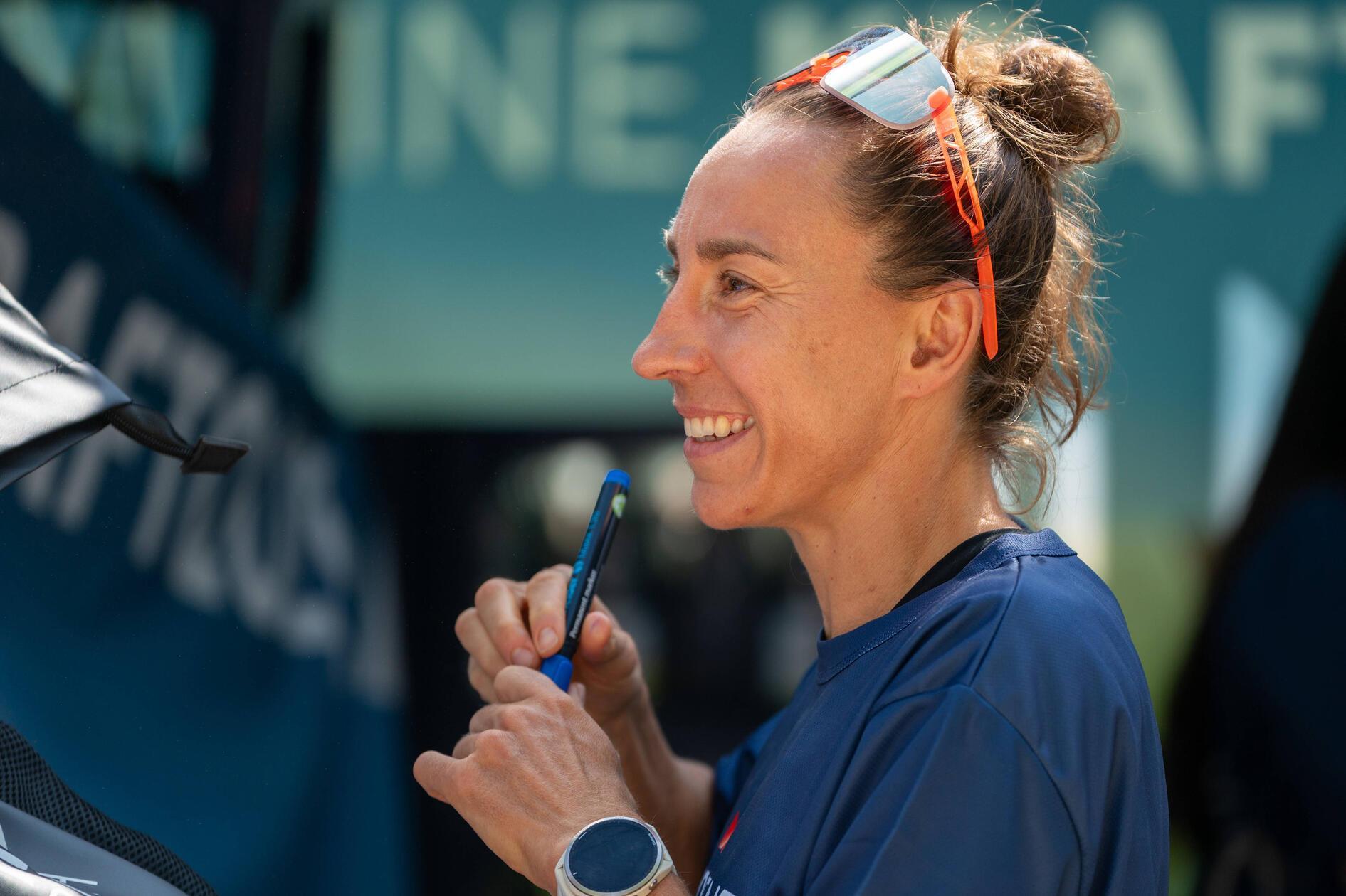 Vorjahressiegerin Anne Haug, die bereits vier Mal den Challenge in Roth gewinnen konnte, unterstützte die Athleten an der Strecke. Für sie gab es eine klare Favoritin. "Laura wird es auf jeden Fall machen", so Haug. 