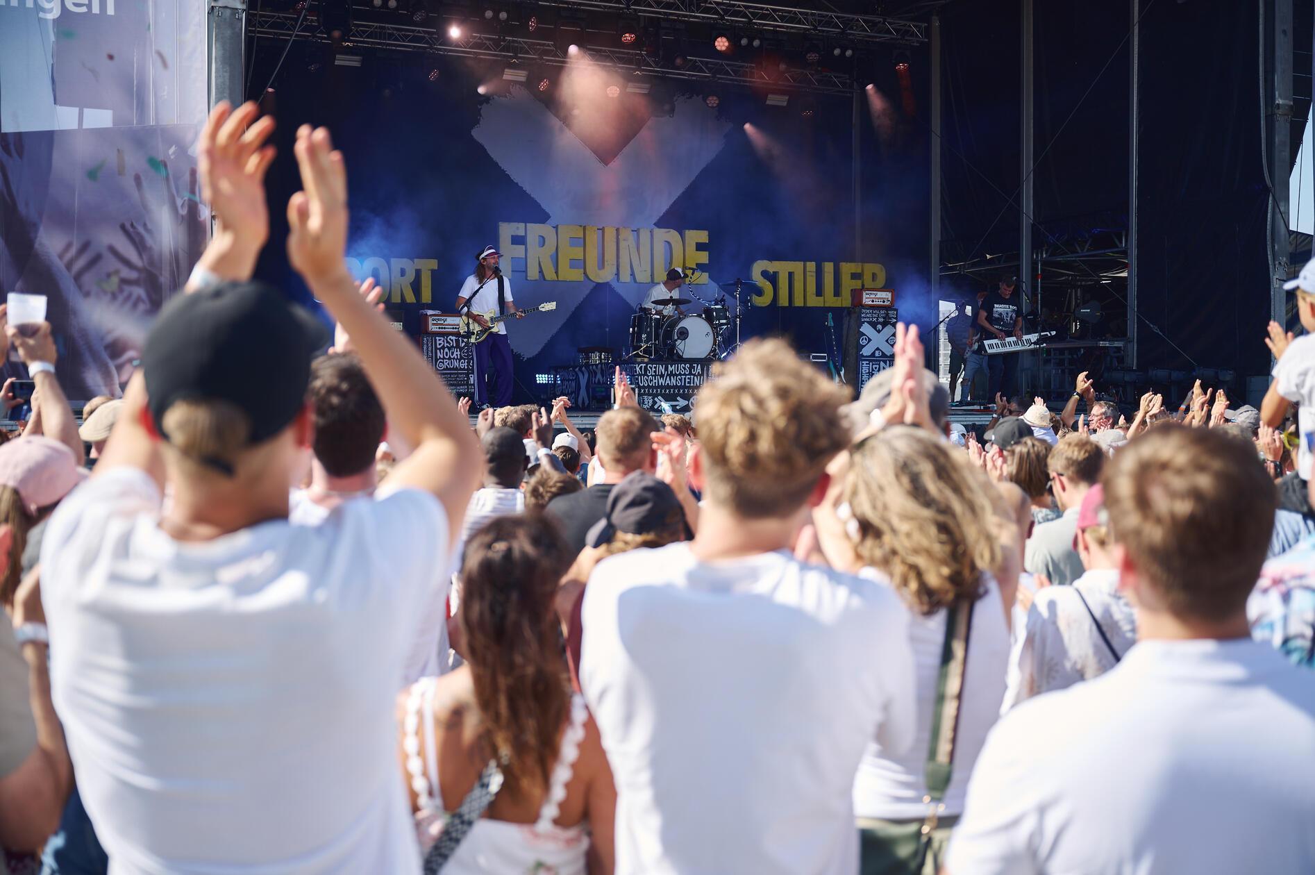 Bilder vom &Uuml;berraschungsauftritt der Sportfreunde Stiller auf dem SiemensCampus Erlangen