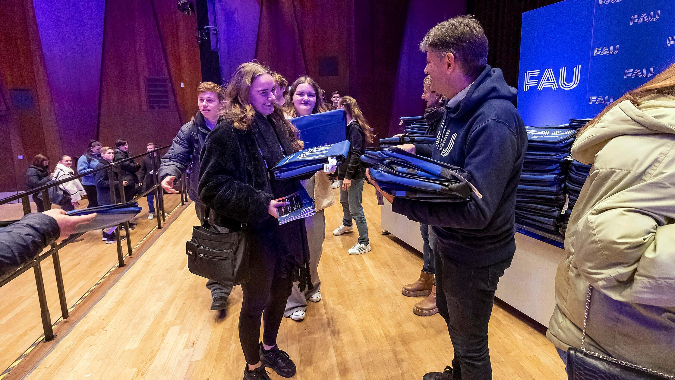 ERLANGEN: ERSTSEMESTER-BEGRÜSSUNG