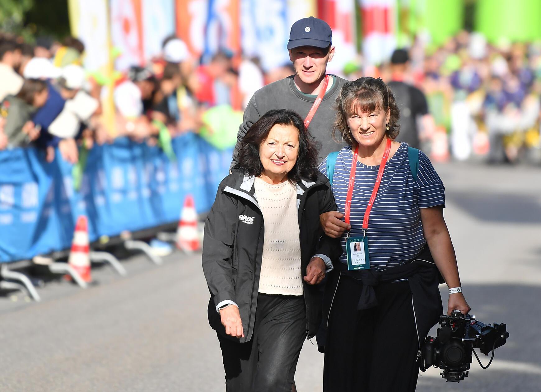 Queen Mum: Alice Walchshöfer an der Strecke.