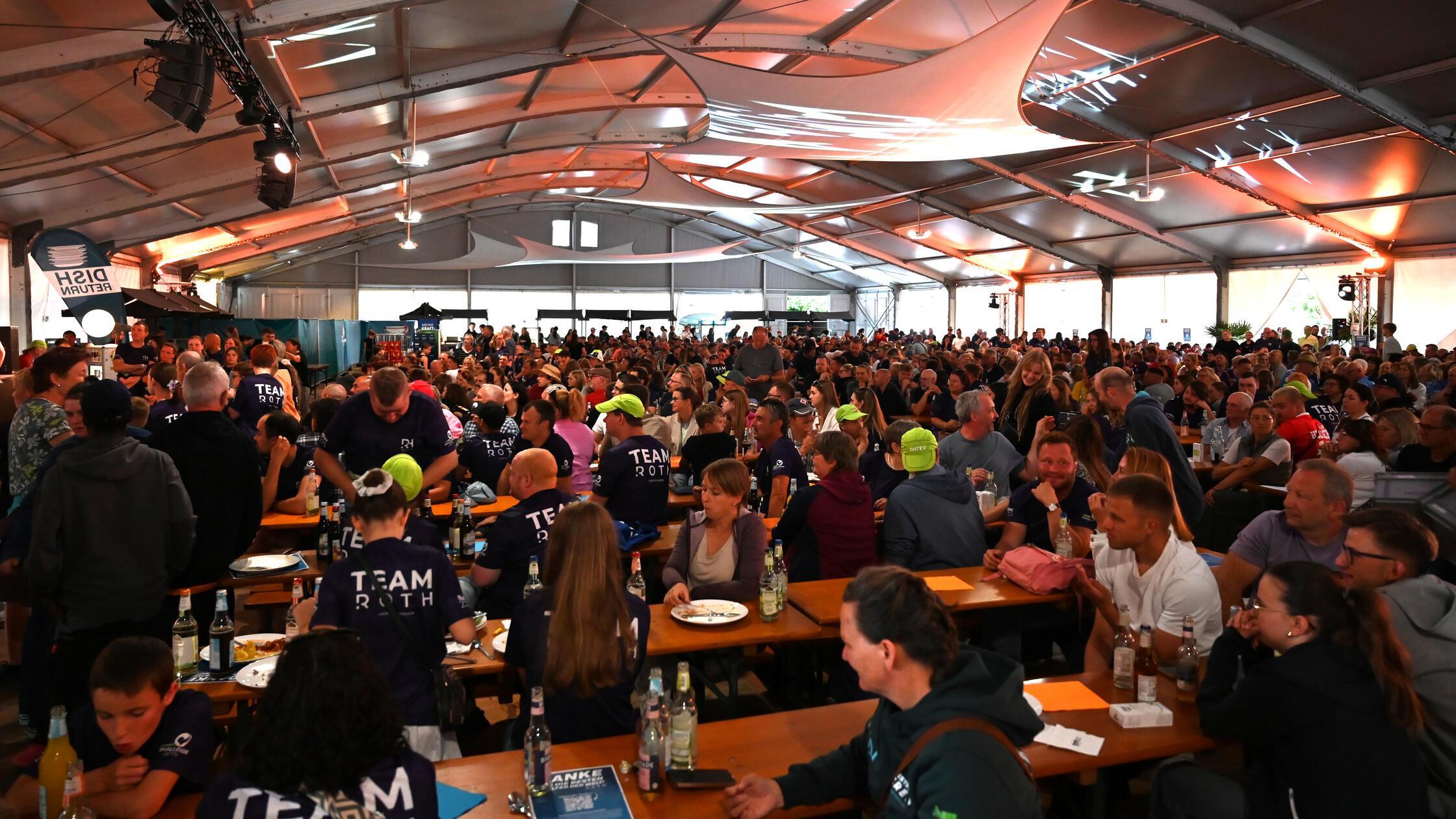 Tausende Helferinnen und Helfer kamen nach dem Cha