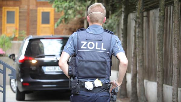 !!! redaktioneller Hinweis: alle Einsatzkräfte pix