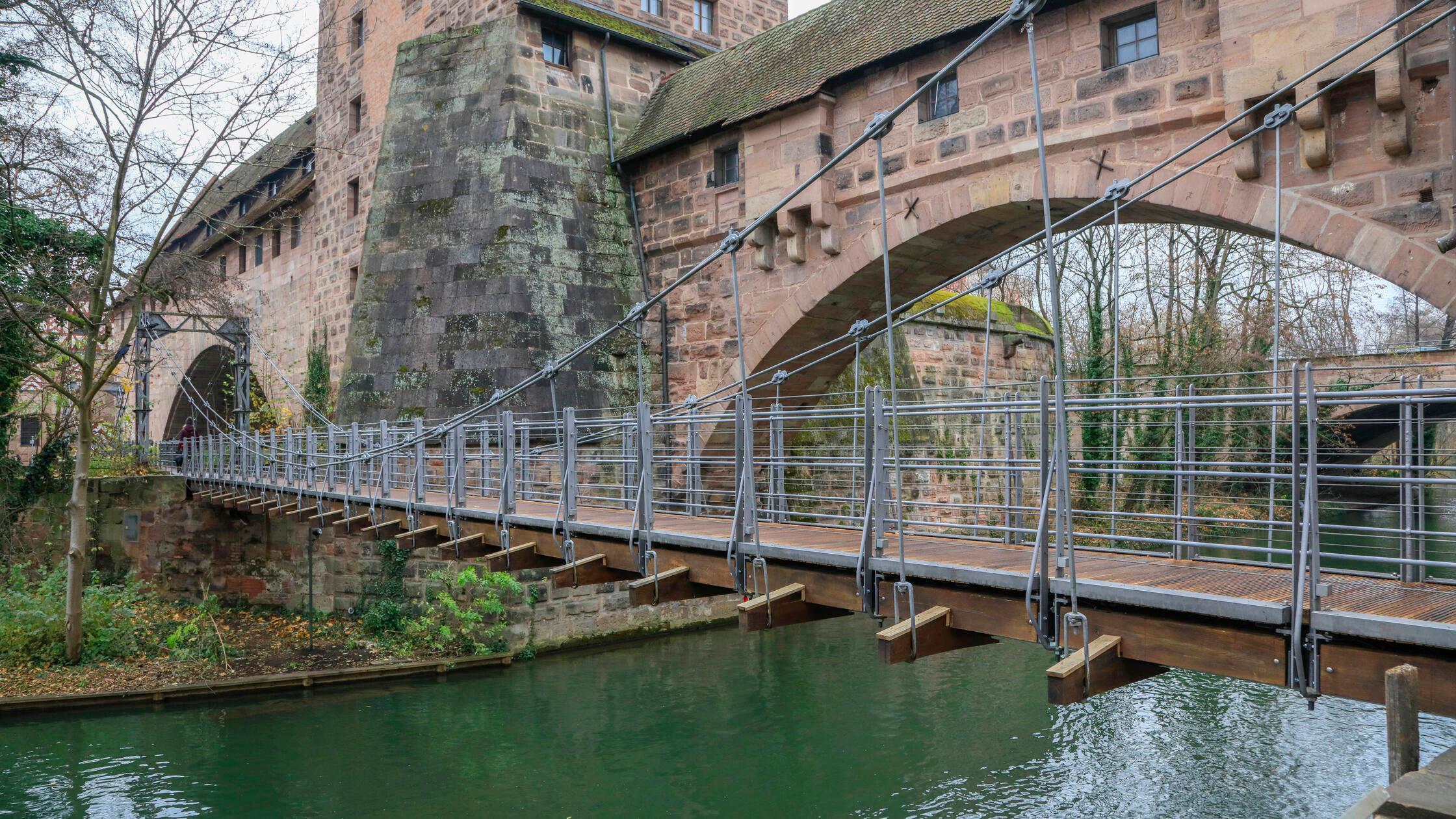 Kettensteg über die Pegnitz beim Schlayerturm, Nür