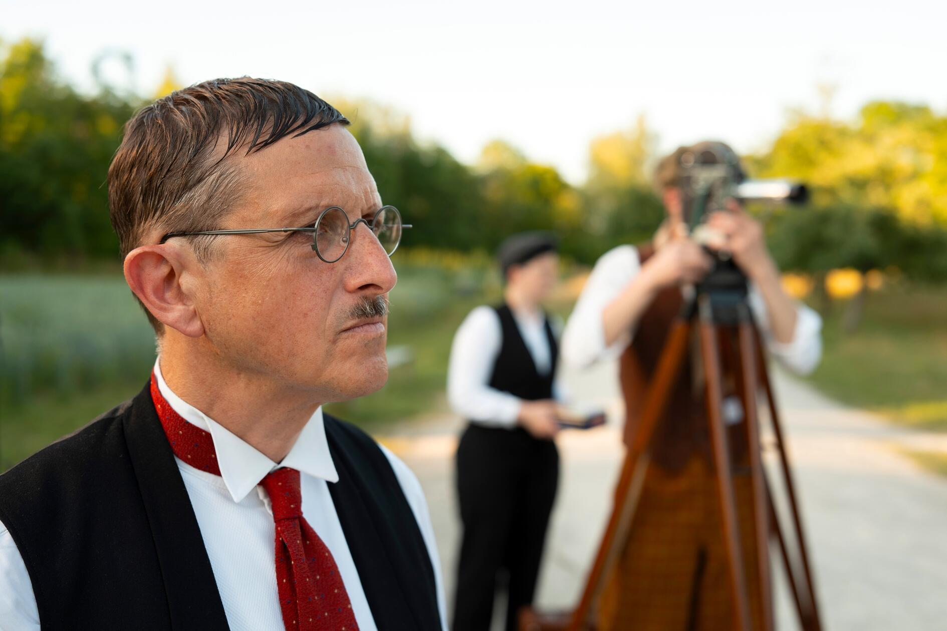 Bürgermeister Zargl (Thomas Fischer) hofft auf einen Geldsegen für sein Dorf durch den Filmdreh.