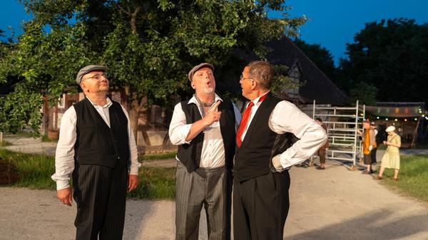 Zwischen Lenz Höllwang (Christian Laubert) und Bürgermeister Zargl (Thomas Fischer schwelt ein alter Konflikt, in den Fred (Johannes Szilvássy) hineingezogen wird.