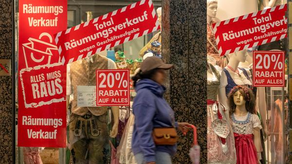 Total Räumungsverkauf wegen Geschäftsaufgabe, Trac