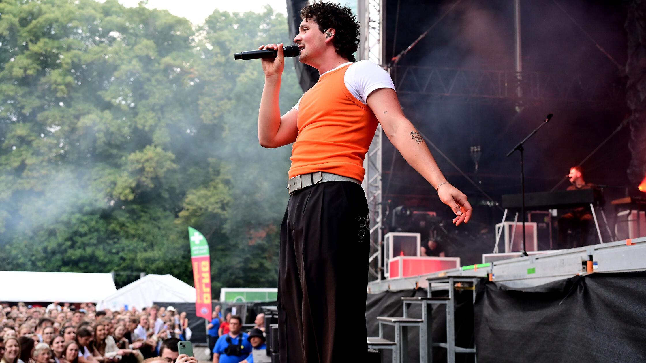 Live in Nürnberg: Provinz beginnen ihr Konzert träge, aber haben dann ...