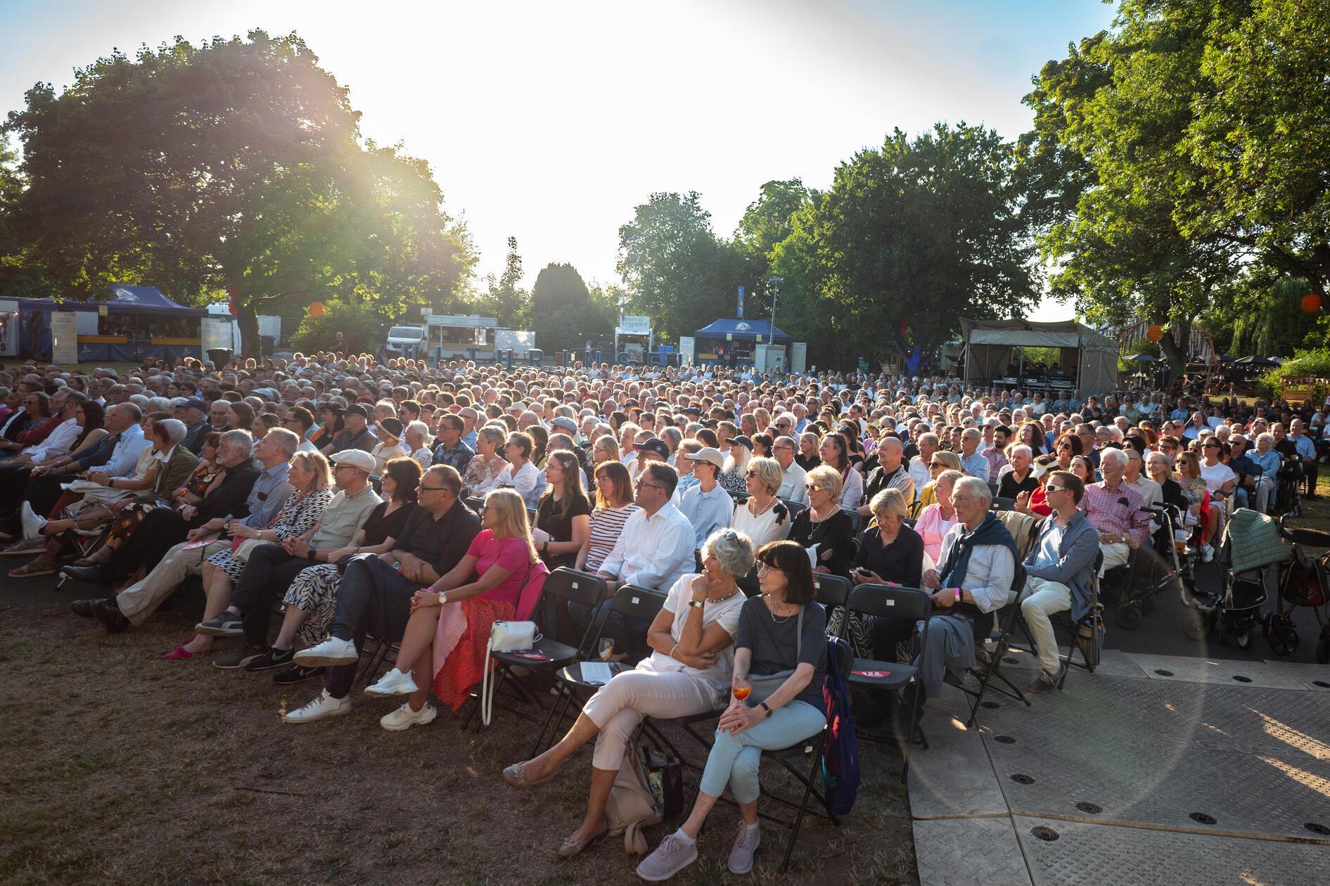 Klassik am Fluss in Erlangen mit Daniel Hope: Die Fotos von einem tollen Konzert-Abend