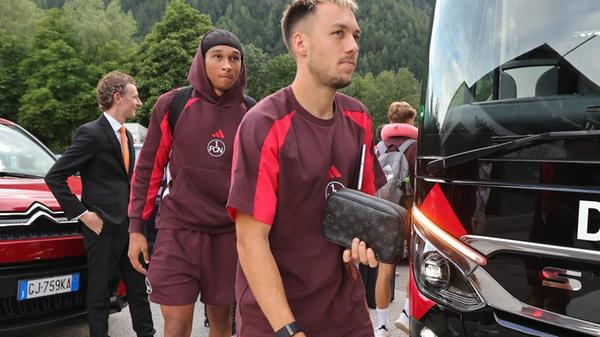 Nach einer rund sechsstündigen Busfahrt kam die Mannschaft kurz vor 20 Uhr am Hotel an.
