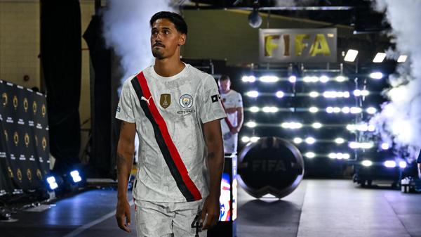 im Bild Tijjani REIJNDERS (Manchester City 4) auf