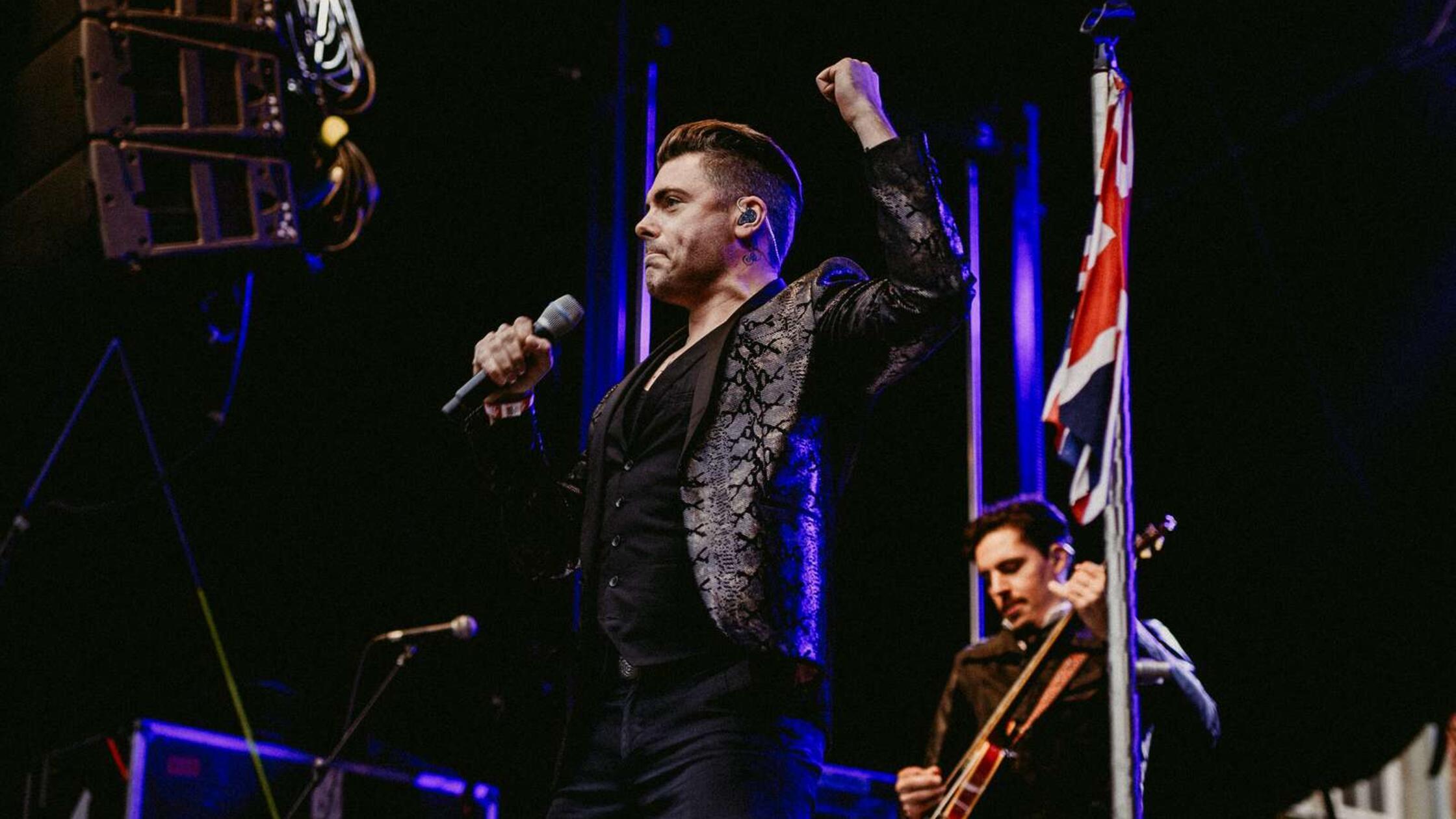 &bdquo;Let me entertain you&ldquo;: Eine Robbie Williams Tribute Band will in Erlangen abgehen