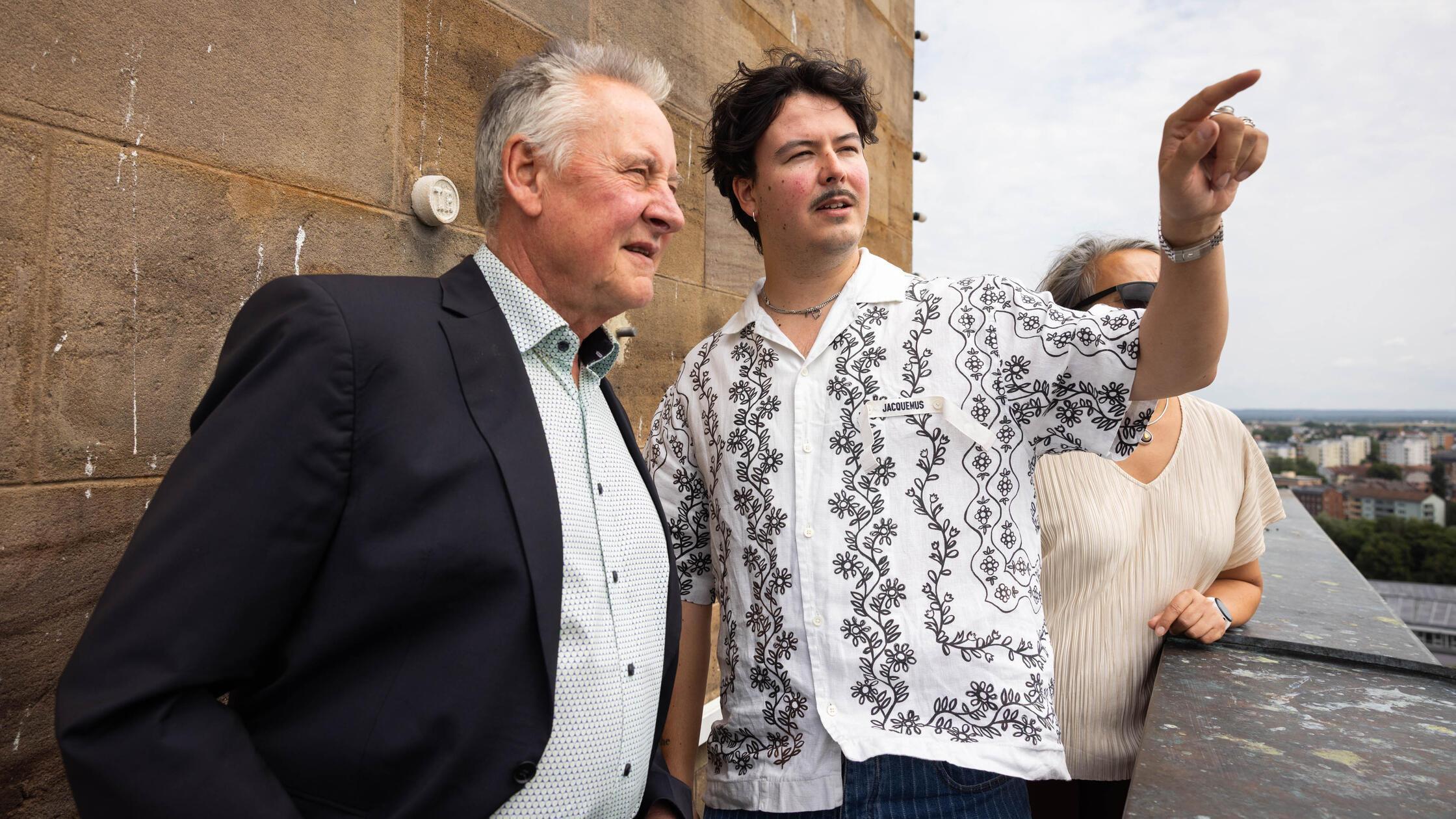 Date mit Avaion: So lief der Besuch des EDM-Stars im F&uuml;rther Rathaus