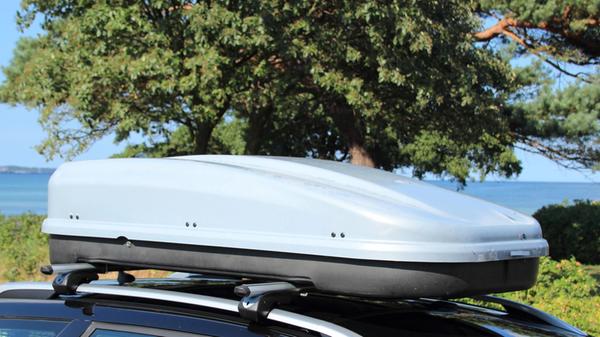 Roof box on car with railing model released