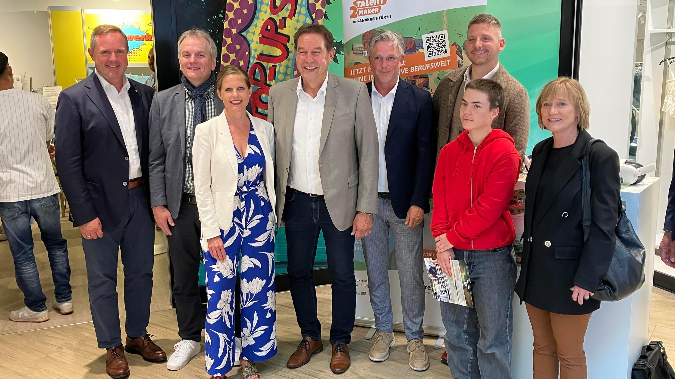 Pop-Up-Store im F&uuml;rther Einkaufszentrum &bdquo;Flair&ldquo; hilft bei der Ausbildungsplatz-Suche