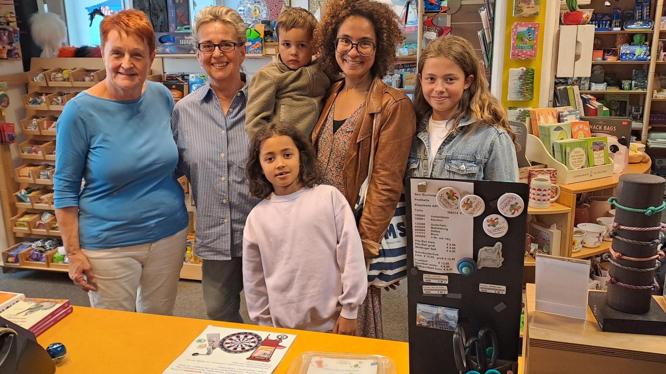 Besuch von drei Generationen in der Spielerei (von